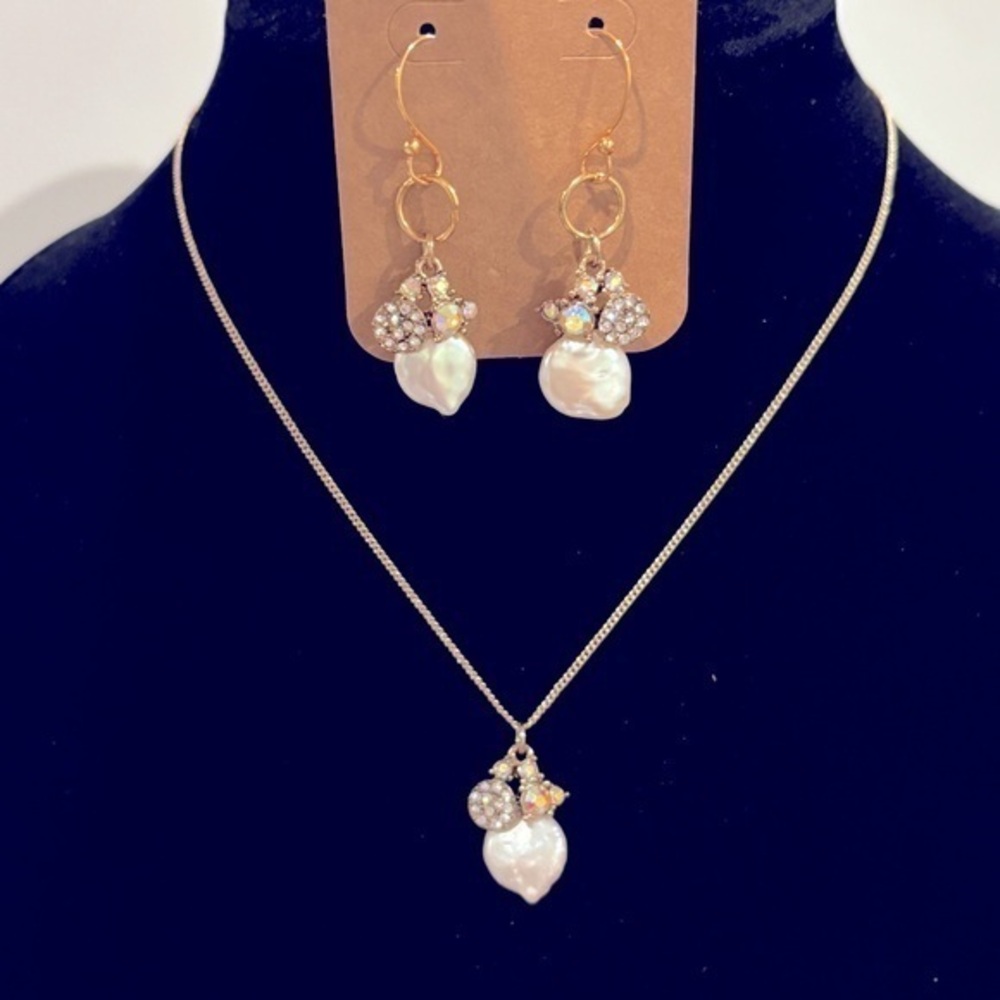 Pearls & Rhinestone unique earrings & necklace‎ set NWT